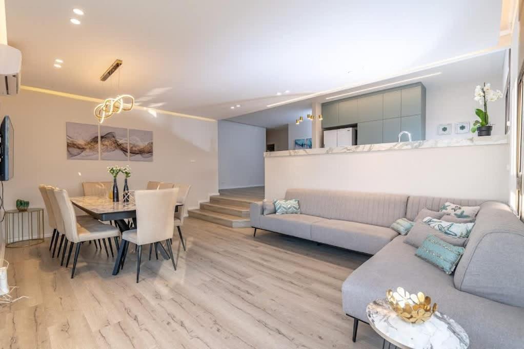 L.T.D Luxury Apartments 4 Bedroom Panoramic View Tiberias Exterior photo